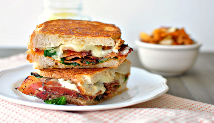 इवनिंग स्नैक्स का बेहतरीन ऑप्शन हैं 'ग्रिल्ड पेस्तो सैंडविच' #Recipe