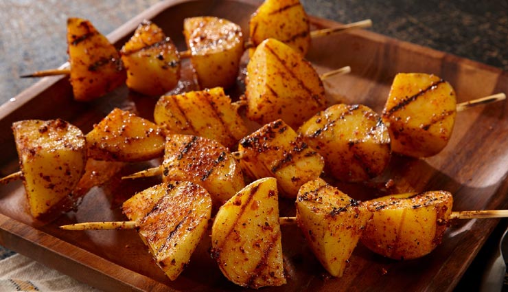 वीकेंड स्पेशल में ले स्पाइसी ग्रिल्ड पोटैटो कबाब का स्वाद #Recipe