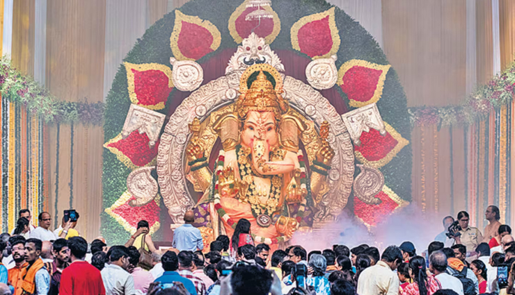ganesh chaturthi in mumbai,famous ganesh temples,ganesh temples in mumbai,must-visit ganesh temples,ganesh chaturthi celebrations,iconic ganesh temples,mumbais ganesh festivals,siddhivinayak temple,lalbaugcha raja,gsb seva mandal,andhericha raja,khetwadi ganraj,mumbaicha raja,ganesh galli celebrations,bal ganesh temple,mumbais spiritual heritage,ganesh chaturthi traditions,mumbai travel guide,ganesh chaturthi pilgrimage,mumbai cultural experiences