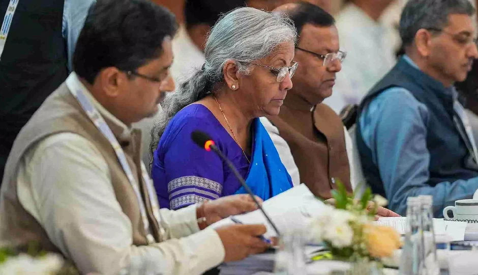 अब इन सामानों पर नहीं देना होगा टैक्स, दूध, पनीर और दवाएं हुईं GST से बाहर, देखें पूरी सूची