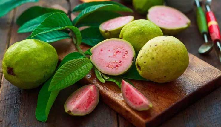 4 Home Made Guava Face Packs for Instant Fairness
