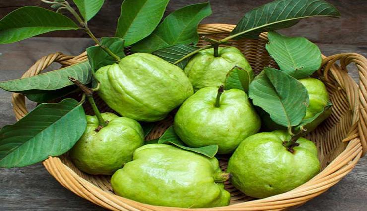 5 Guava Leaves Face pack For Multiple Skin Benefits