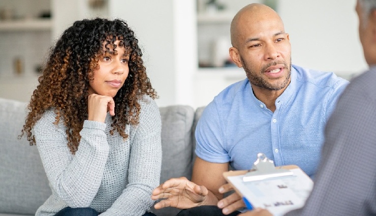 how to let someone go,ending a relationship kindly,signs its time to break up,ghosting in relationships,emotional maturity in breakups,graceful breakup tips,how to break up without hurting,modern dating and ghosting,respectful breakup,romantic relationship advice,emotional honesty in love,ending love with compassion