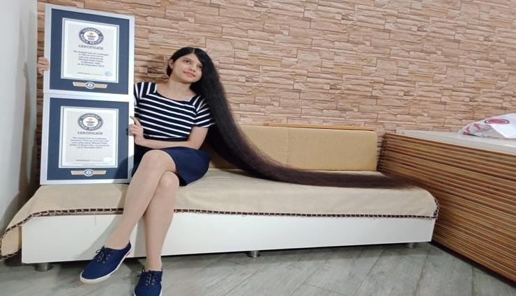 17 साल की इस लड़की ने तोड़ डाला अपना ही रिकॉर्ड, कद से लंबे किए बाल