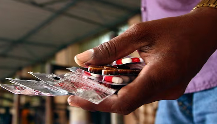 गुजरात: छापे में गंभीर बीमारियों के इलाज के लिए इस्तेमाल की जा रही नकली एंटीबायोटिक दवाएं जब्त, 4 गिरफ्तार