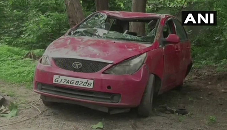 गुजरात के पंचमहल में बड़ा सड़क हादसा, नाले में गिरी कार, 7 बच्चों की मौत 