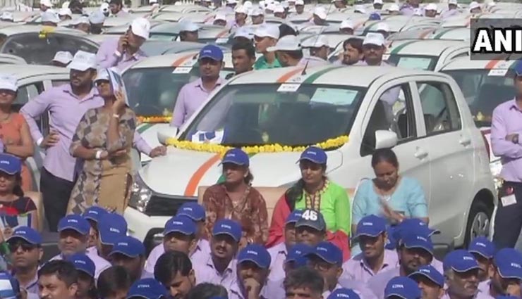 सूरत के डायमंड किंग ने 600 कर्मचारियों को दीवाली में गिफ्ट की कार, बैंक एफडी और गहने