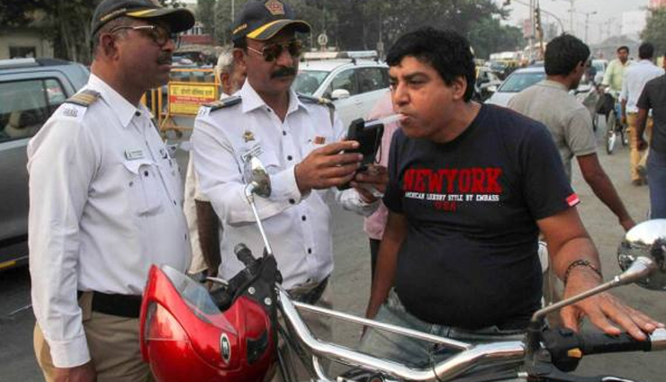 
गुजरात: शराब पीकर गाड़ी चलाने वालों के हुए मजे, पुलिस नहीं सूंघेगी उनका मुंह

 