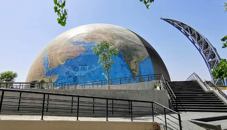 engaging experiences,ahmedabad,unesco urban heritage site,sabarmati river,ancient mosques,intricately crafted temples,outstanding museums,gujarati cuisine,sabarmati ashram,kankaria lakefront,akshardham temple,vintage car museum,jama masjid,bhadra fort,calico museum,law garden’s night market,manek chowk,gujarat science city ahmedabad,sunset drive-in cinema,indian independence,gandhigiri,spiritual principles,indo-islamic architecture,archaeological survey of india (asi),textile heritage,nighttime shopping,scientific curiosity,open-air screen,cultural festival,romantic stroll,light and sound show,drive-in cinema,museum replete with mementos and photographs,pink sandstone,vintage and classic cars,spiritual enthusiasts,world-class collections,cultural music performances,nighttime screenings,cultural ambiance