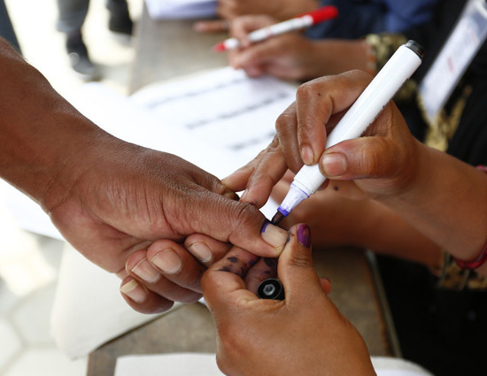 गुजरात चुनाव : शुरुआती 2 घंटों में 10 फीसदी मतदान