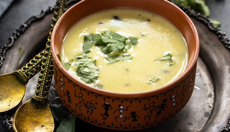 step-by-step gujarati kadhi recipe,traditional yogurt-based gujarati kadhi,how to cook kadhi with ghee tempering,gujarati kadhi with gram flour and yogurt,simple kadhi recipe for beginners,gujarati kadhi with rice or khichdi,vegetarian kadhi recipe,gujarati yogurt curry recipe,quick kadhi recipe for lunch,delicious kadhi with ginger and green chili