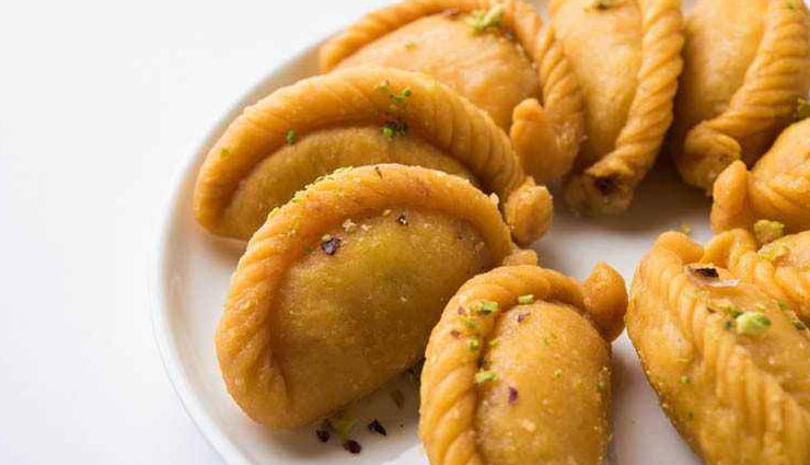 दिवाली स्पेशल : इस बार घर पर बनाए, लो फैट गुझिया #Recipe hunger struck,diwali special,recipe gujia,recipe,sweet,sweet recipe