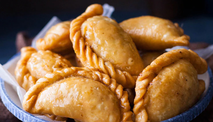Summer Recipe- Traditional Puff Pastry Gujiya Bites
