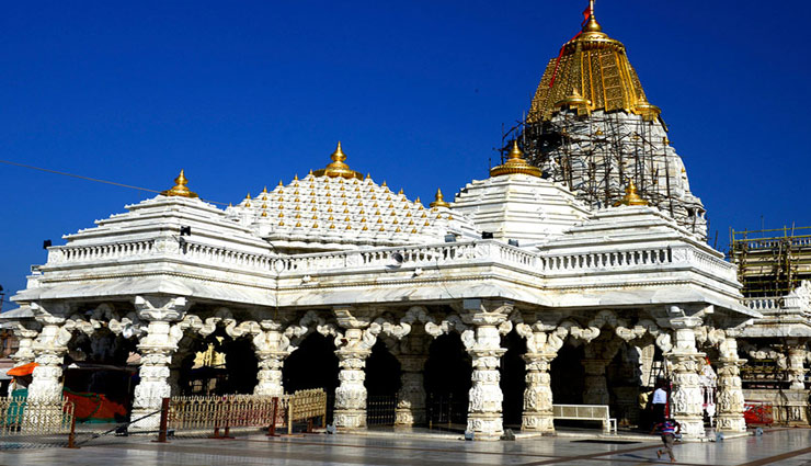 Ganesh Chaturthi 2018 : 'अँधेरी चा राजा' साल 2015 थीम : अम्बाजी मंदिर, गुजरात