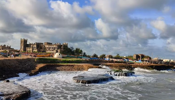 if you want to go to any beach destination then definitely visit these 7 beaches of gujarat,holiday,travel,tourism