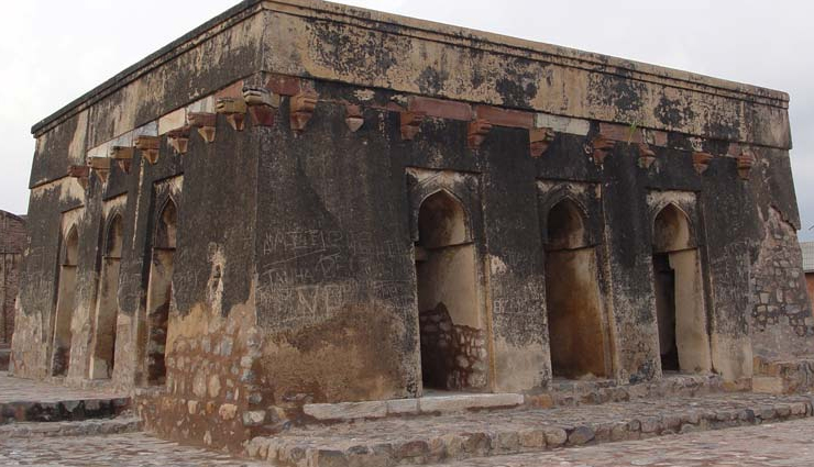 tourist places in gwalior,best places to visit in gwalior,top attractions in gwalior,historical sites in gwalior,gwalior tourist spots,sightseeing in gwalior,must-visit places in gwalior,famous places in gwalior,gwalior travel guide,things to do in gwalior