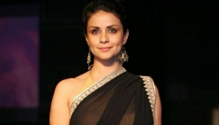 गुल पनाग ने साड़ी पहनकर लगाए पुश अप्स, वीडियो देख आप भी हो जाएंगे हैरान- देखें Video