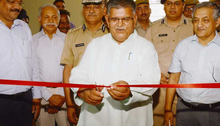 राजस्थान : गृहमंत्री गुलाबचन्द कटारिया ने किया सेन्ट्रल अभय कमाण्ड एण्ड कन्ट्रोल सेन्टर का शुभारम्भ राजस्थान : गृहमंत्री गुलाबचन्द कटारिया ने किया सेन्ट्रल अभय कमाण्ड एण्ड कन्ट्रोल सेन्टर का शुभारम्भ