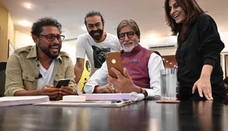 मकान मालिक और किरायेदार के खट्टे मीठे रिश्तों पर आधारित है ‘गुलाबो सिताबो’, कहानी हुई लीक