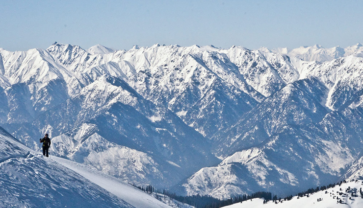 skiing,skiing enthusiasts india,best skiing destination in india,travel,travel guide,travel tips,holidays