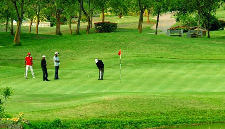 gulmarg tourism attractions,top things to do in gulmarg,best places to visit in gulmarg,gulmarg sightseeing guide,scenic spots in gulmarg,gulmarg travel tips,must-see attractions in gulmarg,gulmarg tourist destinations,things to see in gulmarg,gulmarg adventure activities