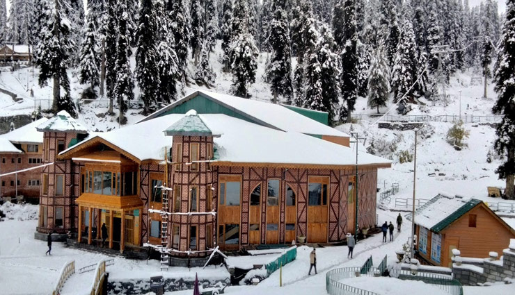 places to enjoy snowfall in india,best snowfall destinations in india,snowfall in manali,snowfall in shimla,snowfall in gulmarg,snow tourism india,snowfall in uttarakhand,top places for snowfall in india,winter holiday in india,snowfall in october in india,snow activities in india,hill stations with snowfall,snowfall destinations in sikkim,leh snowfall,adventure snow trips india