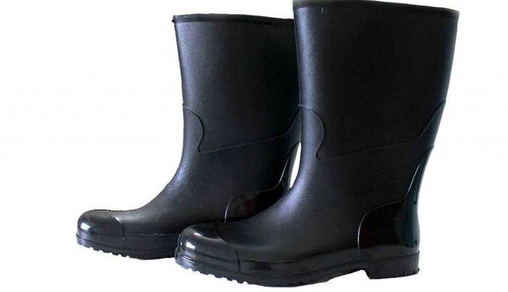 शूज जो देंगे मानसून के दिनों में आपको स्टाइलिश लुक footwear for monsoon,mens footwear,fashion tips,mens fashion tips,fashion