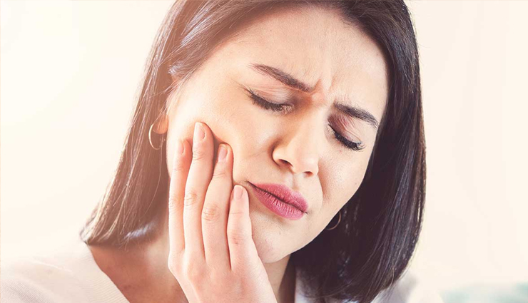 11 Easy and Natural Ways To Get Rid from Gum Pain