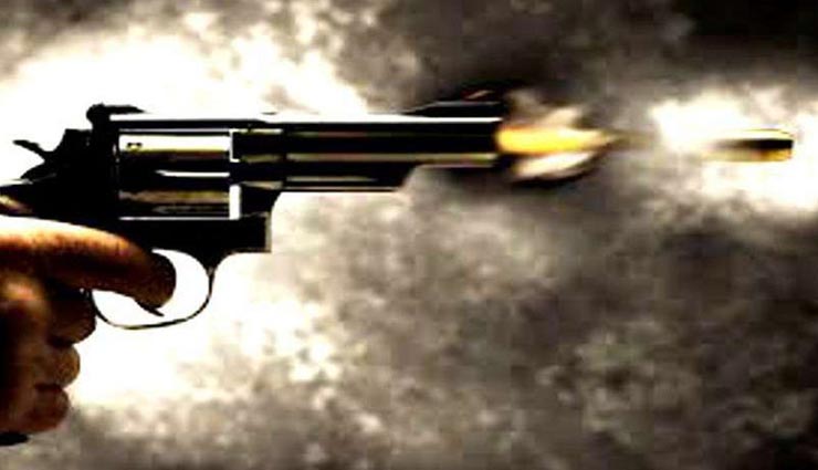 उत्तरप्रदेश : चुनावी रंजिश में चली गोलियां, पत्नी की मौत, पति गंभीर