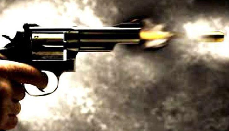 उत्तरप्रदेश : अज्ञात हमलावरों ने वृद्ध को मारी गोली, चारपाई पर खून से लथपथ पड़ा था शव 