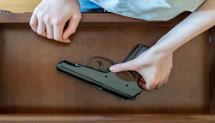 बरेली : अपना रौब जमाने के लिए ऑनलाइन क्लास में पिस्टल लेकर बैठा था 7वीं कक्षा का छात्र