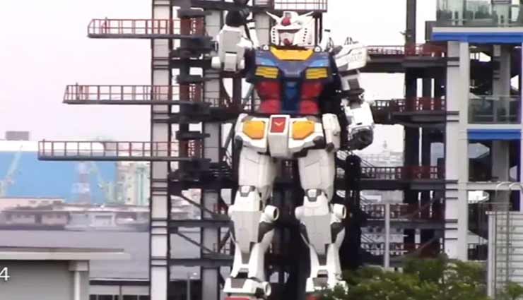 weird news,weird robot,giant robot,japan robot,gundam robot,robot like power rangers ,अनोखी खबर, अनोखा रोबोट, विशाल रोबोट, जापान का रोबोट, पावर रेंजर्स जैसा रोबोट 