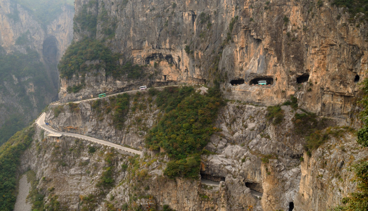 wander lust,traveling on these can cost your life too,most dangerous roads in the world,most risky road in the world,difficult roads in the world