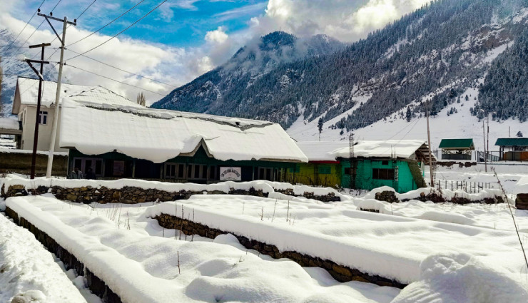 kashmir snowfall,snow in kashmir,kashmir winter,kashmir snow destinations,best places for snow in kashmir,kashmir winter tourism,kashmir skiing,gulmarg gondola,sonmarg snow,pahalgam winter,yusmarg snow,kupwara kashmir,pulwama snow,anantnag snow,bhaderwah snow,gurez valley snow,kashmir honeymoon,kashmir family trip,kashmir adventure travel.