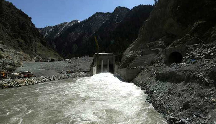 gurez valley,tourist attractions in gurez valley,must visit places in gurez valley,wular lake,razdan pass,kishanganga river,peer baba shrine,habba khatoon peak