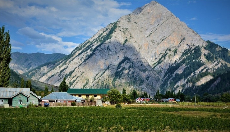 gurez valley,tourist attractions in gurez valley,must visit places in gurez valley,wular lake,razdan pass,kishanganga river,peer baba shrine,habba khatoon peak