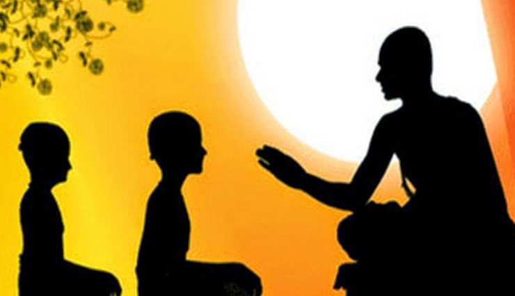 गुरु पूर्णिमा का महत्व, इस दिन गोवेर्धन पर्वत की परिक्रमा भी की जाती है