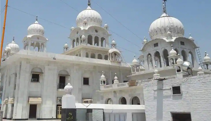 famous gurudwaras in delhi,historic gurudwaras of delhi,popular gurudwaras in delhi,spiritual landmarks in delhi,sacred gurudwaras of delhi,gurudwaras in delhi ncr,delhi iconic gurudwaras,historical significance of delhi gurudwaras,spiritual retreats in delhi,famous sikh temples in delhi,delhi gurudwaras and their history,must-visit gurudwaras in delhi