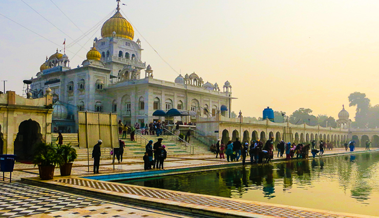 gurudwara bangla sahib delhi,spiritual haven in delhi,bangla sahib gurudwara history,delhi iconic gurudwara,sacred places in delhi,guru nanak dev ji gurudwara,bangla sahib gurudwara architecture,visiting bangla sahib delhi,sikhism religious significance in delhi,peaceful retreat in the heart of delhi: gurudwara bangla sahib