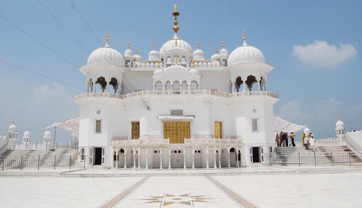 देश के प्रसिद्द गुरूद्वारे famous gurudwaras,holidays,bangla sahib,harminder saheb singh,takht shri patna sahib,shree keshghar sahib,sees ganj gurudwara