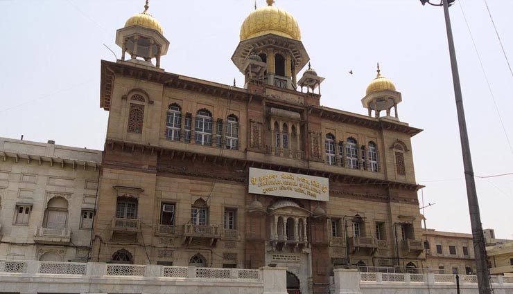देश के प्रसिद्द गुरूद्वारे famous gurudwaras,holidays,bangla sahib,harminder saheb singh,takht shri patna sahib,shree keshghar sahib,sees ganj gurudwara
