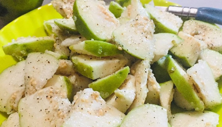 foods for sunburn prevention,skin protection foods,superfoods for sun-damaged skin,foods that heal skin,natural sunburn remedies,sun-protective foods,foods for skin repair,skin health,sun protection through diet,antioxidants for skin,healthy foods for skin