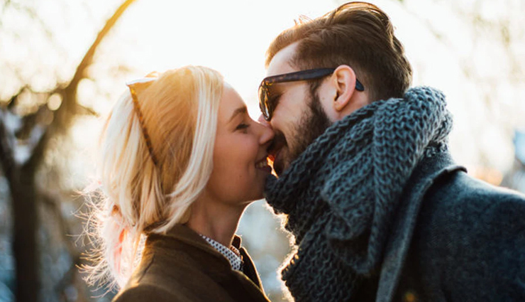 signs guy is attracted,attraction signs,relationship tips,couple tips