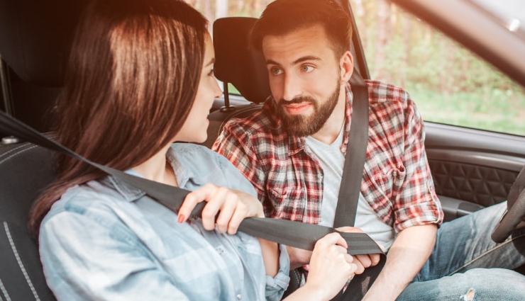 10 Signs of Attraction From a Guy To Look For