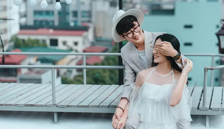 ways to make guy chase you,relationship tips,couple tips,dating tips