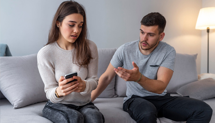 9 Signs a Guy is Jealous