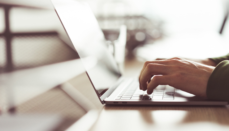 इस तरह के लड़कों से भूलकर भी ना करें प्यार, जीवन में लाते हैं नकारात्मकता love advice for girls,beware of falling in love accidentally,avoiding romantic mistakes,relationship red flags for girls,wise choices in love and dating,boys to avoid in relationships,tips for guarding your heart in love,making smart romantic decisions,signs of unhealthy relationships,protecting your emotions from romantic pitfalls