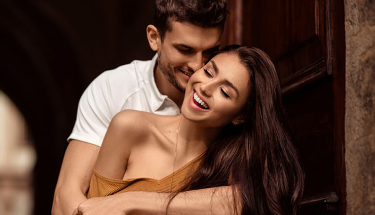 6 Signs That Tell a Guy is in Love With You