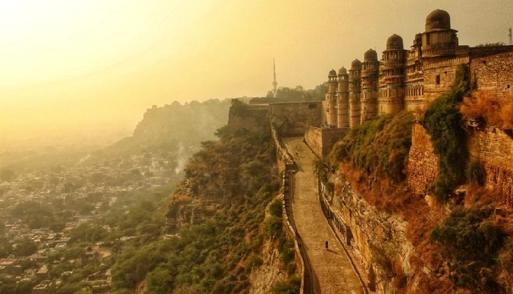 tourist places in madhya pradesh,best places to visit in madhya pradesh,madhya pradesh travel guide,khajuraho temples,bandhavgarh national park,ujjain pilgrimage,pachmarhi hill station,orchha historic town,kanha national park,gwalior forts,bhopal attractions,sanchi buddhist site,maheshwar handloom sarees