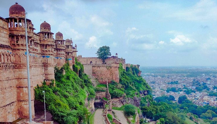 road trips from agra,places to visit near agra,weekend getaways from agra,budget travel from agra,taj mahal agra,agra travel guide,road trip ideas under 4000 rupees,agra nearby attractions,historical places near agra,best short trips from agra,travel destinations near agra